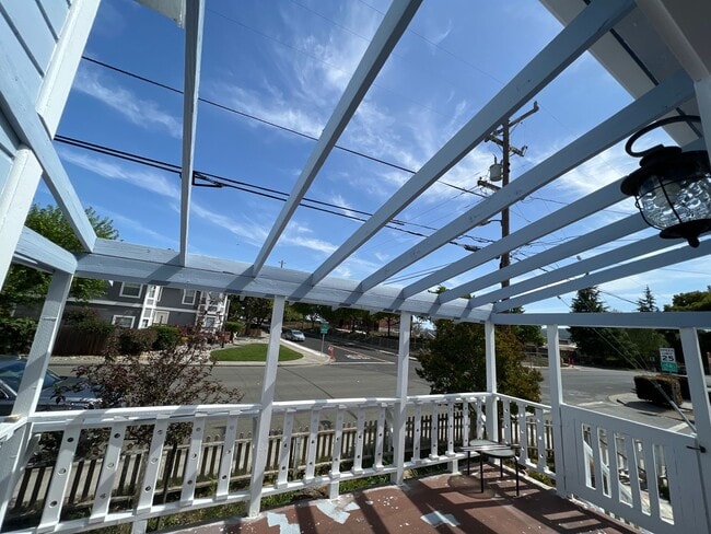 Building Photo - Downtown Benicia Remodeled Saltbox