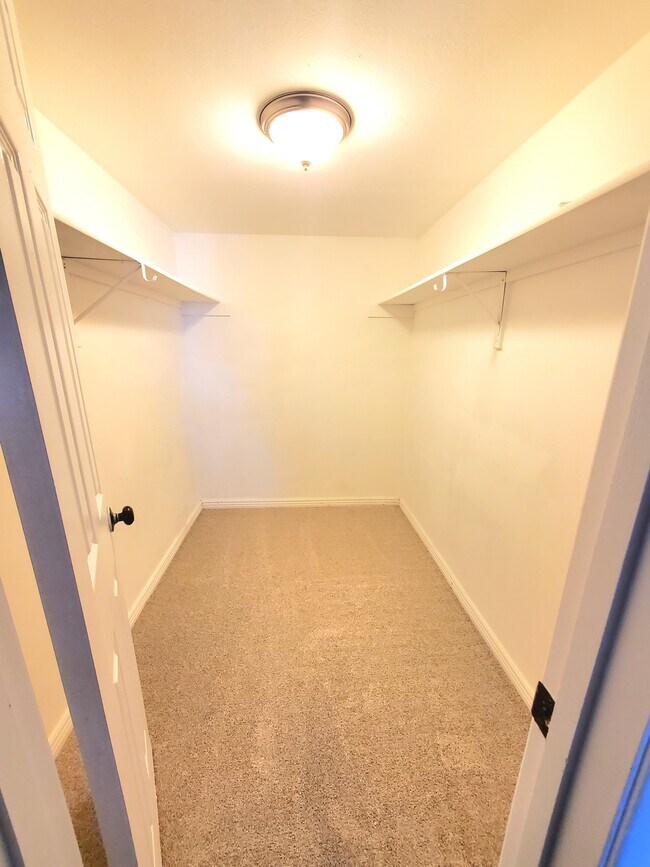 Building Photo - 3061 S Ursula Cir