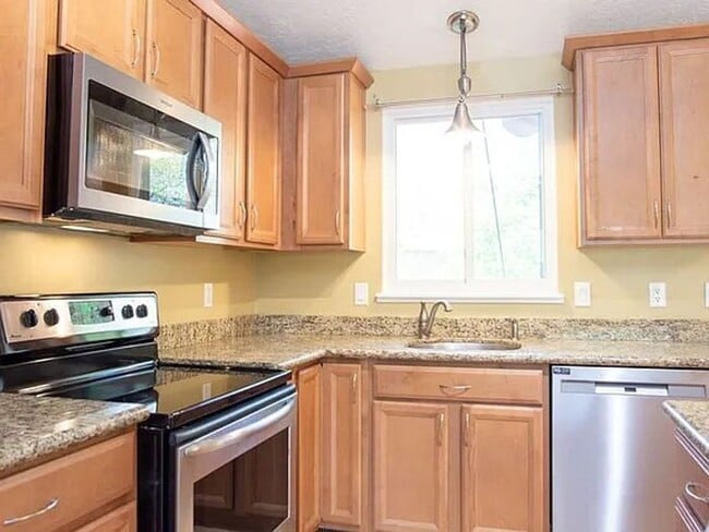Building Photo - 11132 Sandy Creek Dr