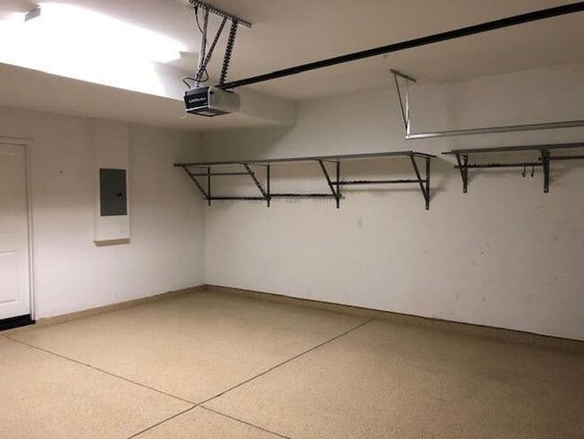 Building Photo - East Ventura - Available Soon: Spacious 4 bedroom Condo