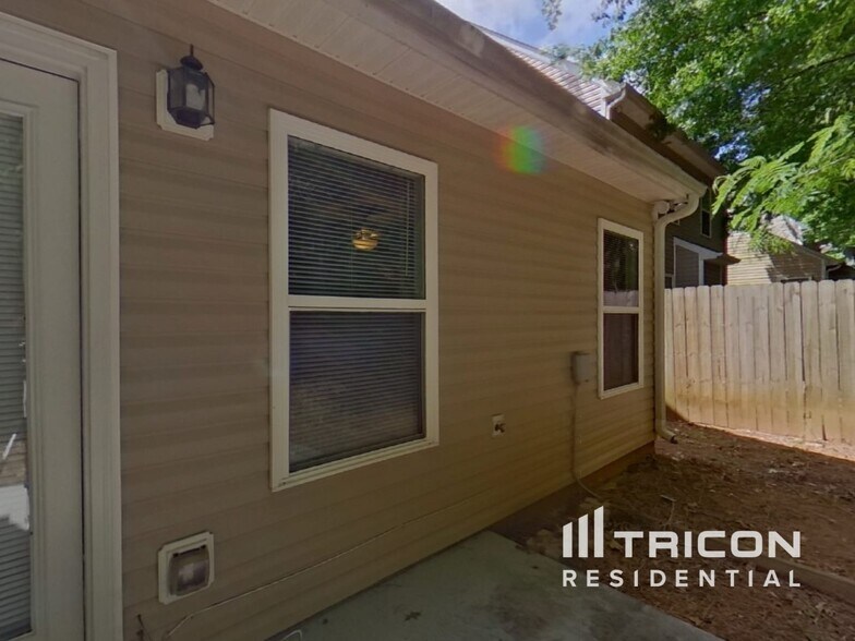 Building Photo - 1542 Alcovy Falls Dr SE