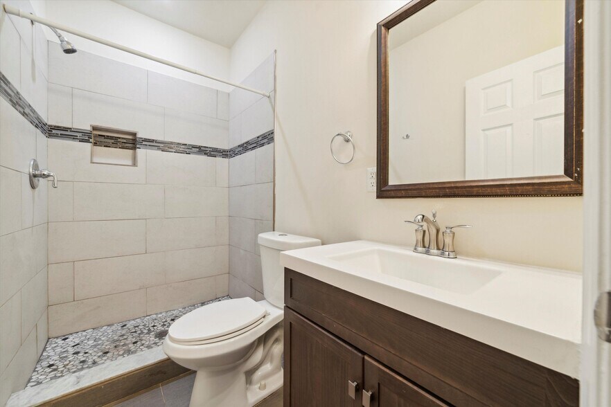 Building Photo - 1815 W Montgomery Ave