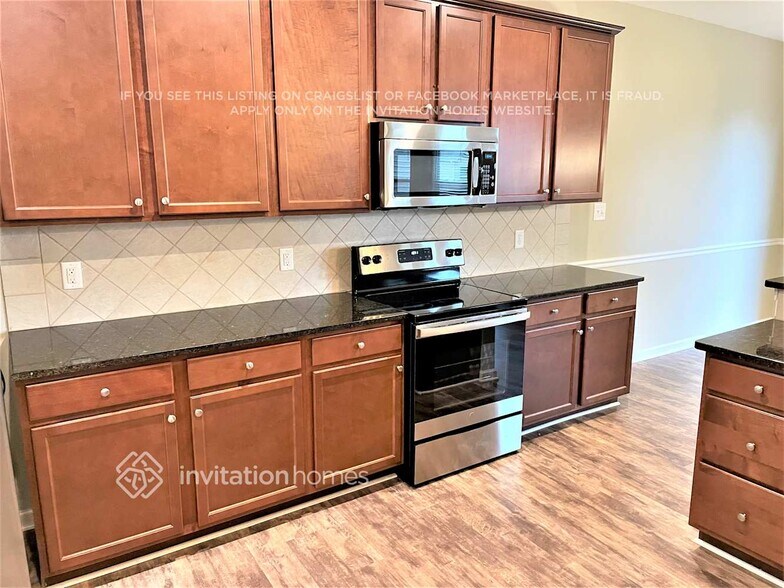 Building Photo - 15824 Homecoming Way