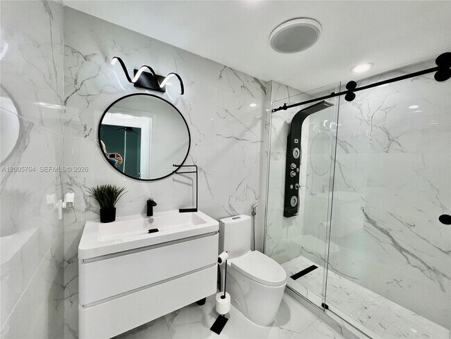 Building Photo - 300 S Biscayne Blvd