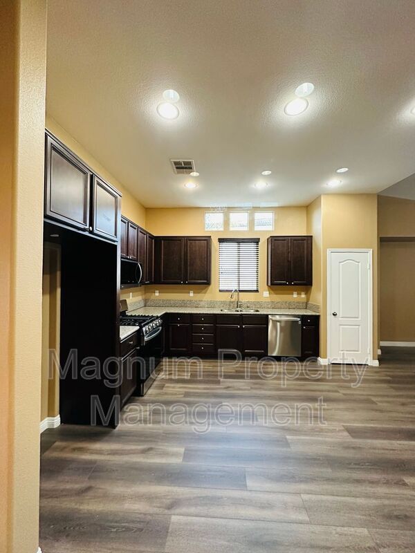 Building Photo - 34089 Dianthus Ln