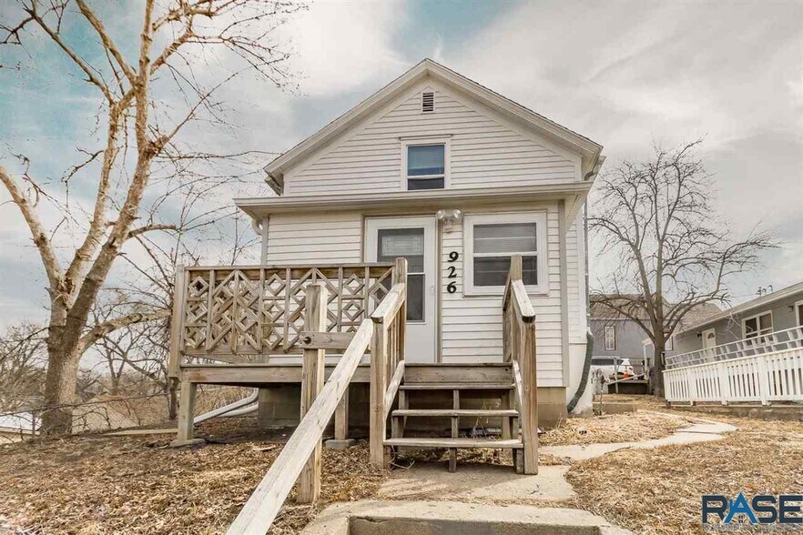 Housefront - 926 N Walts Ave