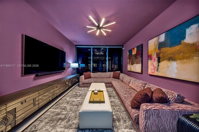 Building Photo - 700 NE 24th St