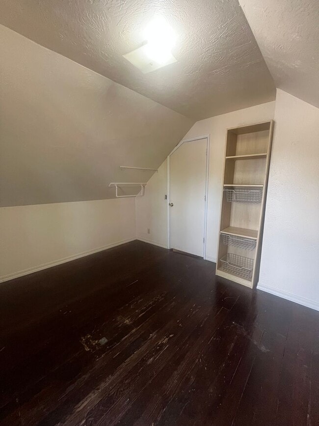 Building Photo - 3-Bedroom 1-Bathroom two story unit