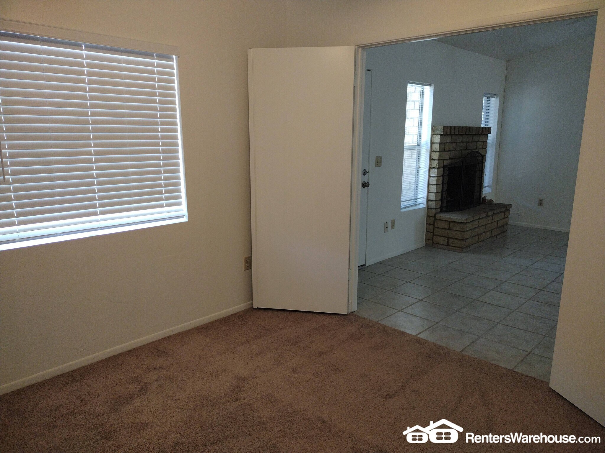 Building Photo - 2515 S Maple Ave