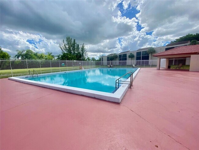 Building Photo - 3199 Foxcroft Rd