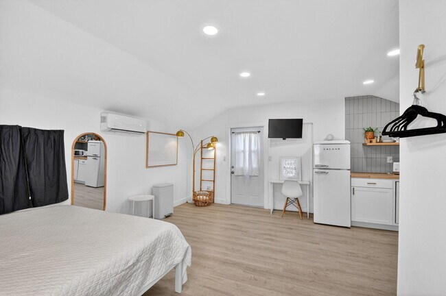 Building Photo - 306 N J St