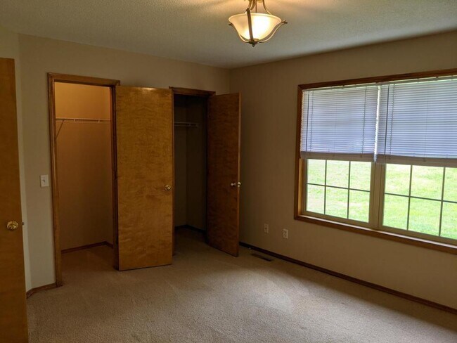 Building Photo - 3316 S Leawood Ave