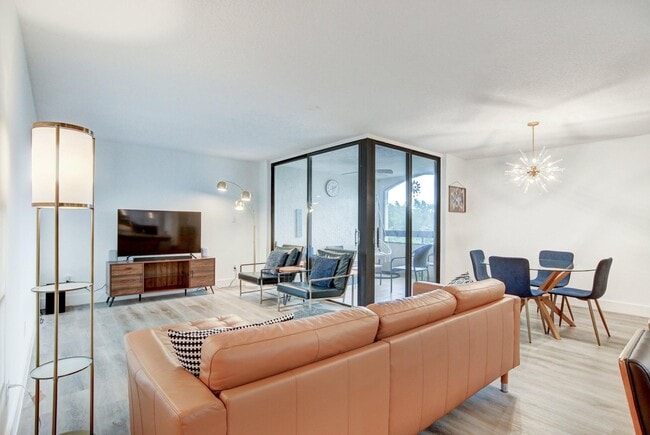 Building Photo - 1915 Lavers Cir