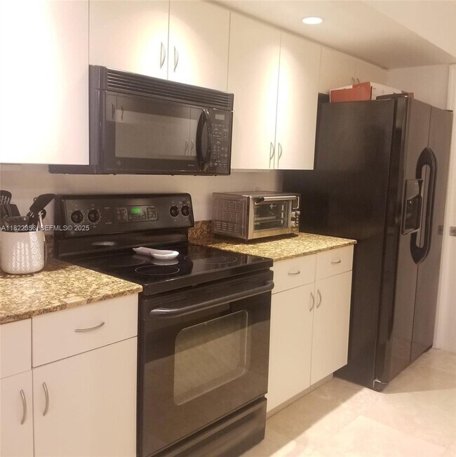 Building Photo - 6917 Collins Ave