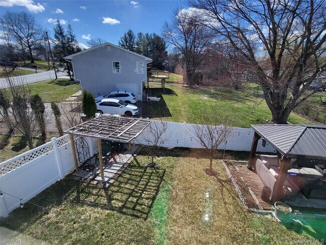 Building Photo - 20 Scott Dr