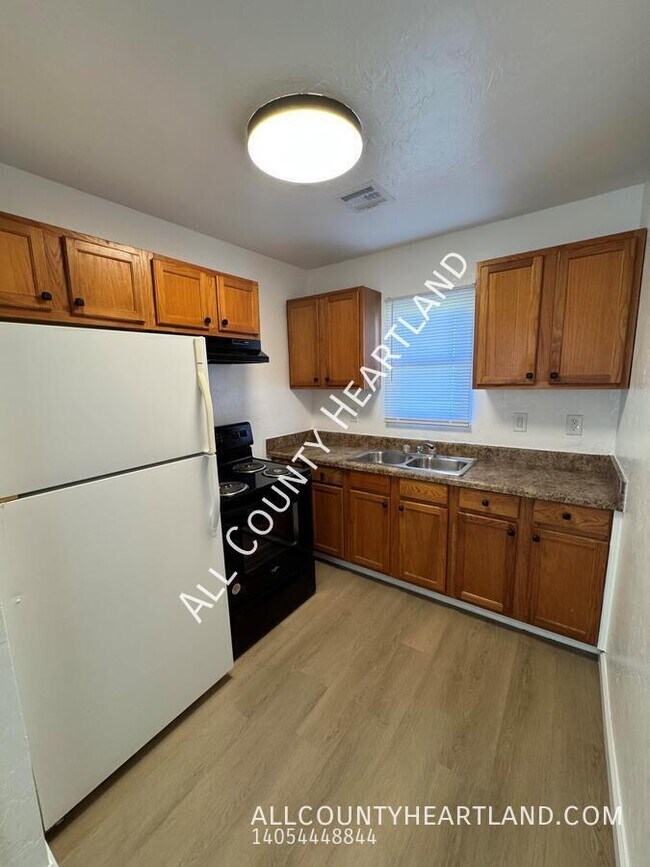 Building Photo - 1700 N Kelham Ave