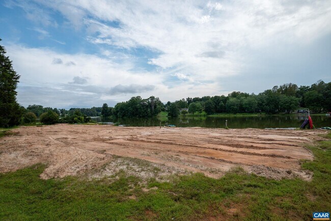 Building Photo - 497 Sunset Dr