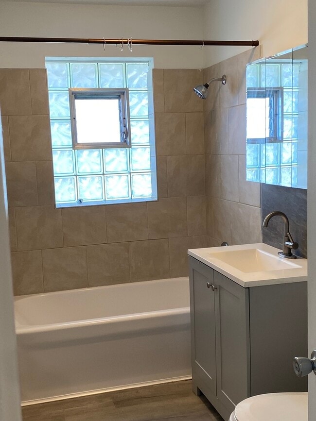 Building Photo - 9029 Sproat Ave