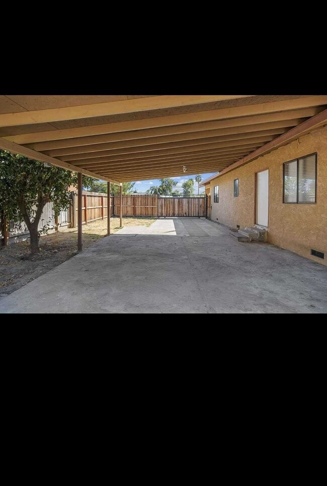 Building Photo - 1241 East Ave