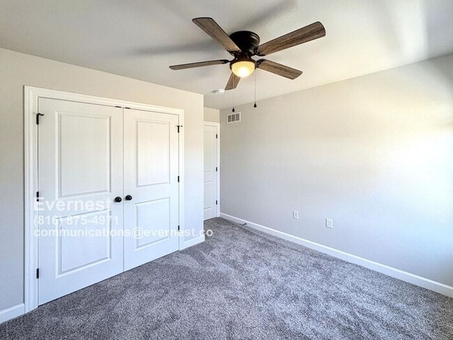Building Photo - Beautiful 3-Bedroom Townhome with Modern A...