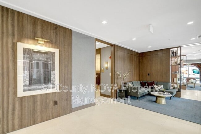 Building Photo - 635 Slaters Ln