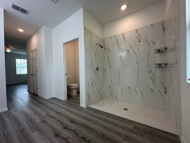 Building Photo - 466 Tobias St