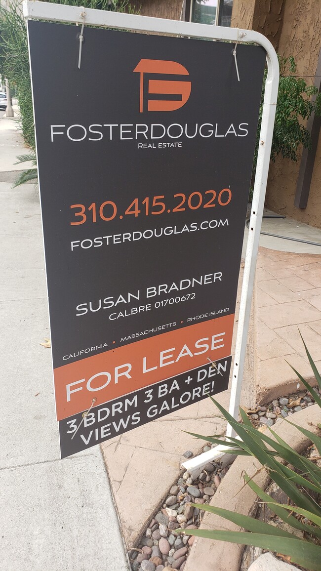 MY Advertisement Sign - 401 Pershing Dr