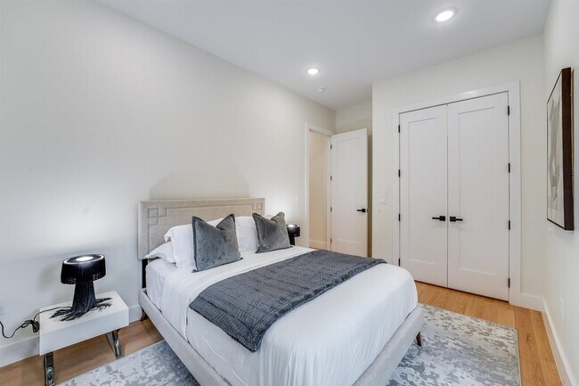 Building Photo - 95 Stegman St