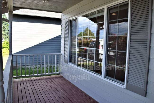 Building Photo - 214 Reeds Ln