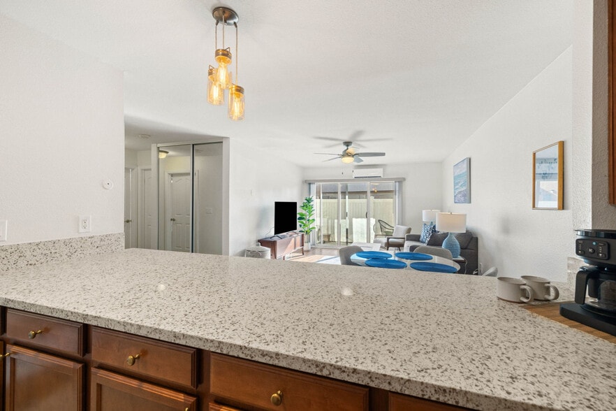 Building Photo - 3030 Suncrest Dr