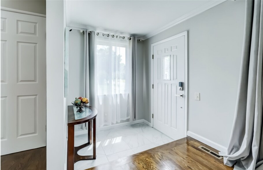 Building Photo - 138 Cherry Rd