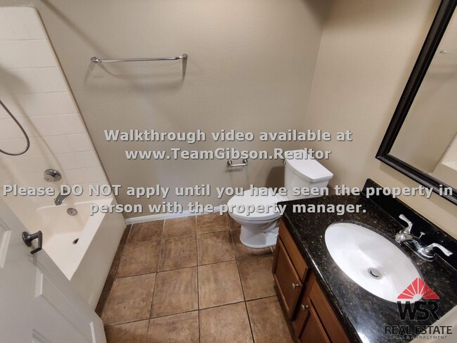 Building Photo - 2 Bedroom, Upstairs Condo