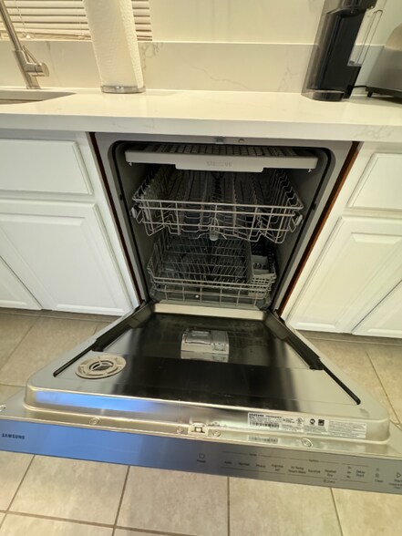 Building Photo - 28 S Ingram St