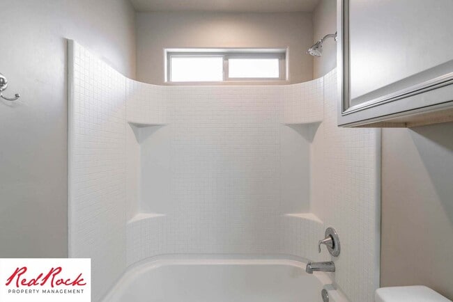Building Photo - Spacious 4 Bedroom, 2.5 Bathroom Centrally...
