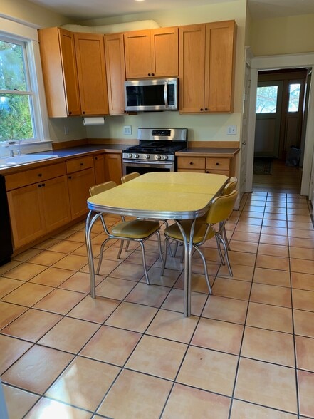 kitchen - 4054 NE Rodney Ave