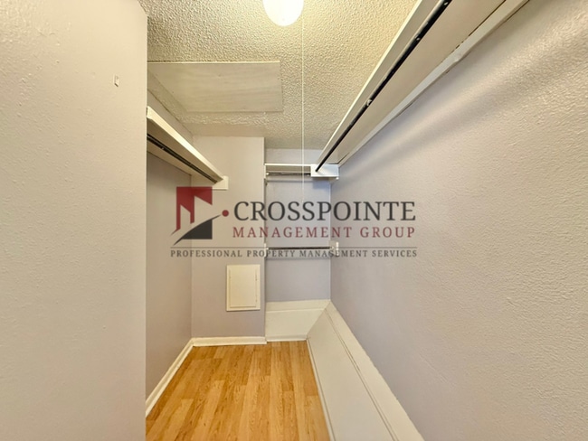 Building Photo - 1 Bed 1 Bath at Broadway Apartments! All Bills Paid!
