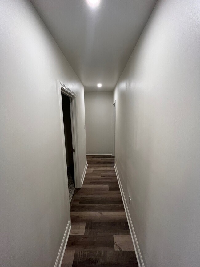 Building Photo - 930 Helios Ave