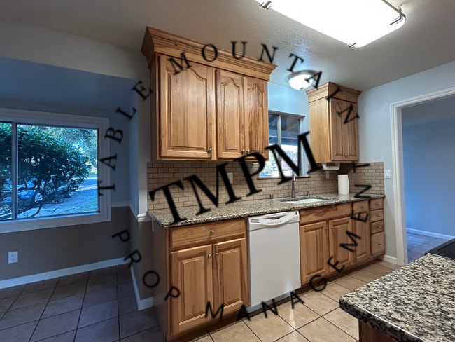 Building Photo - 120 Bessie Ln