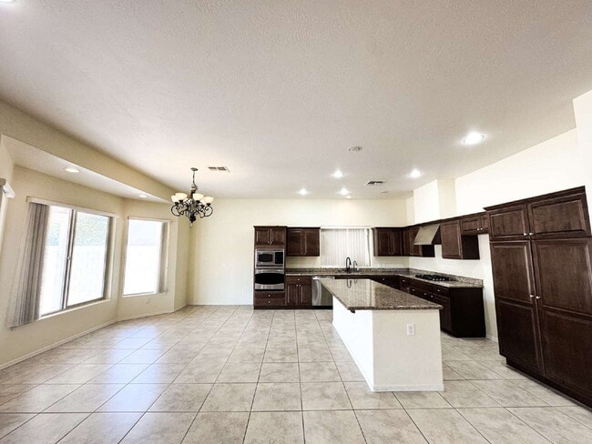 Building Photo - Stunning 4-Bed, 3-Bath Home in Sierra Montana