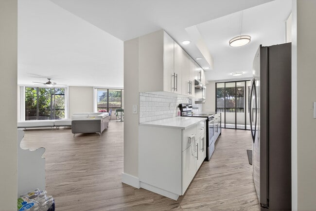 Building Photo - 4770 Fountains Dr S