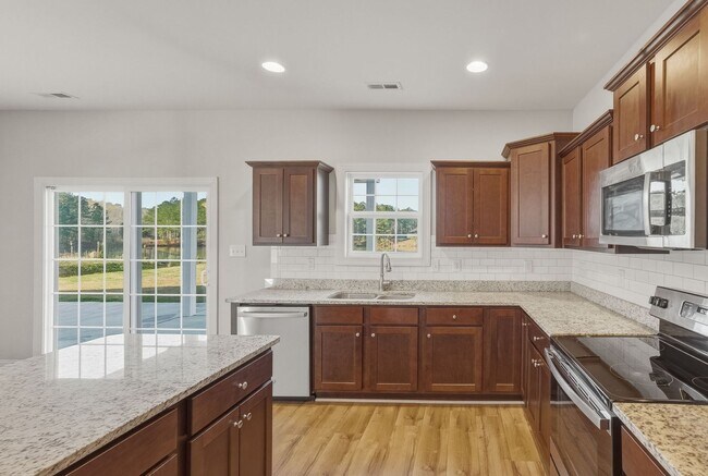 Building Photo - 5 bedroom waterfront property