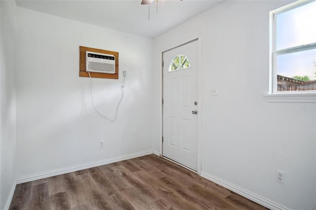 Building Photo - 902 Jardin Dr