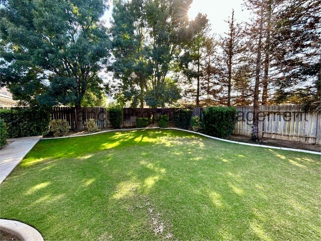 Building Photo - 7011 Crossroads Dr