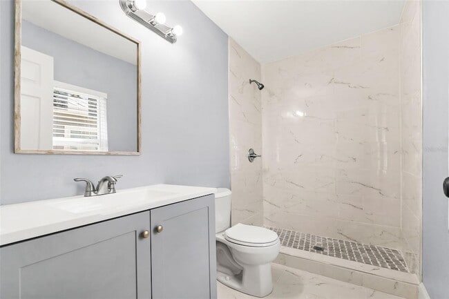 Building Photo - 2725 E Columbus Dr