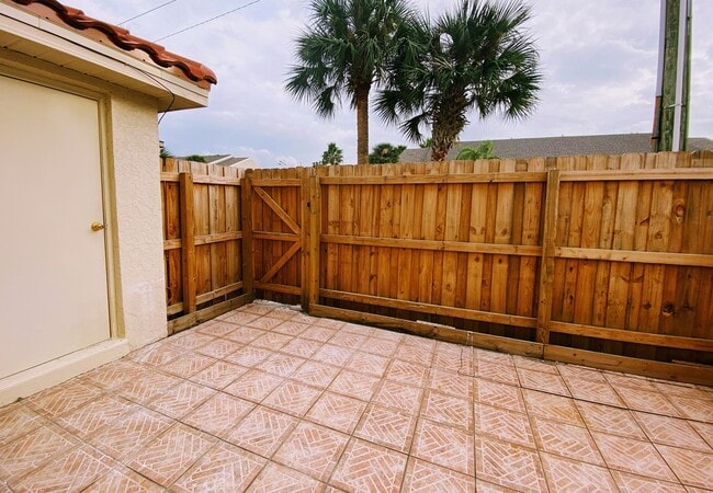Building Photo - Modern Comfort Meets Convenience: Your 2-B...