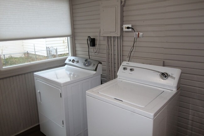 Building Photo - 4711 N Regal St