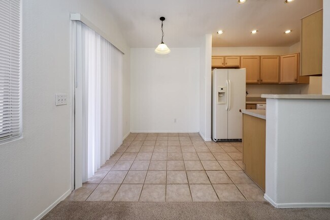 Building Photo - 8256 S Vía Del Forjador