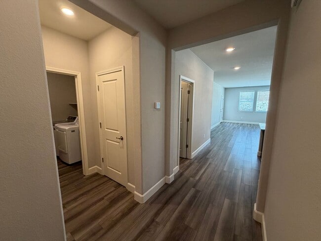 Building Photo - 3 bed/ 2 bath Reno home available in the Wild Stallion Estates