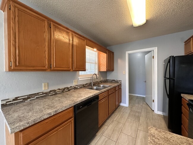 Building Photo - 4203 Savannah Cir