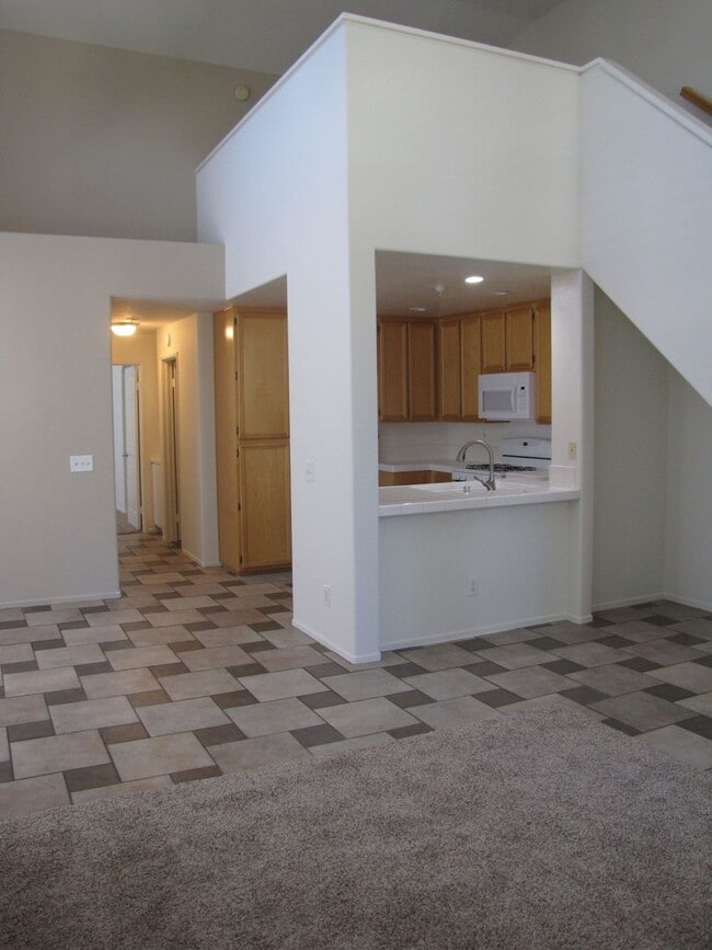 Building Photo - Beautifully upgraded condo in the fantasti...